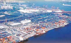 活況を呈する現在の大阪港