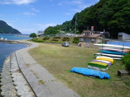 鮮やかになった「かにの里」の植え込み