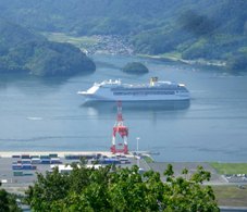 五老岳から見るコスタ・ビクトリア号