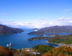 湾口部の向こうには丹後半島